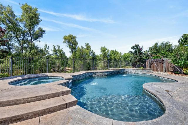 1525 Rainbow Trout St, Roseville, CA 95747
