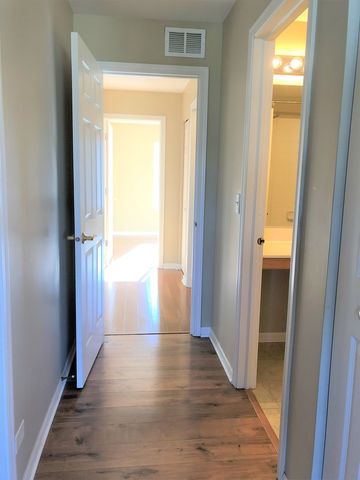 1609 Fredericksburg Lane 1609, Aurora, IL 60503