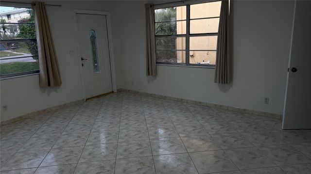 452 W Royal Palm Road, Boca Raton, FL 33432