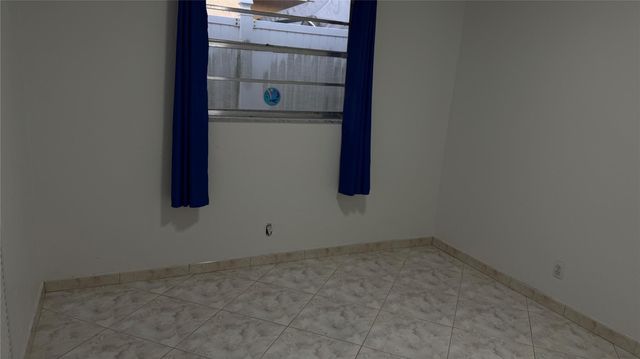 452 W Royal Palm Road, Boca Raton, FL 33432