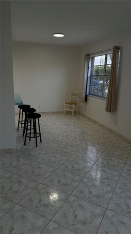 452 W Royal Palm Road, Boca Raton, FL 33432