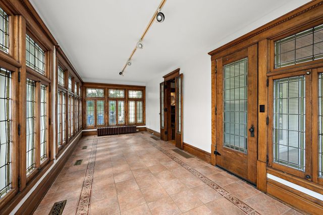 425 Oak Grove Street, Minneapolis, MN 55403