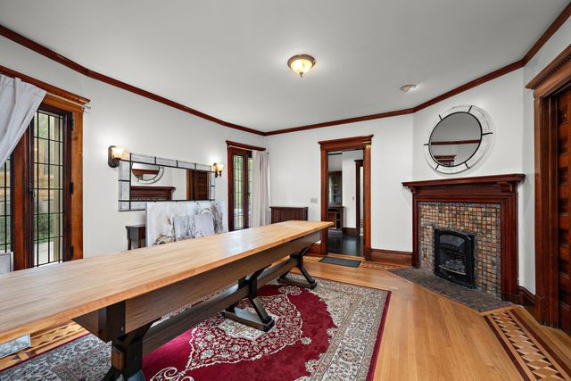 425 Oak Grove Street, Minneapolis, MN 55403