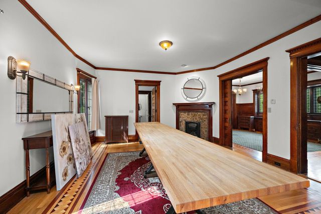 425 Oak Grove Street, Minneapolis, MN 55403