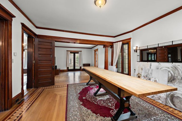 425 Oak Grove Street, Minneapolis, MN 55403