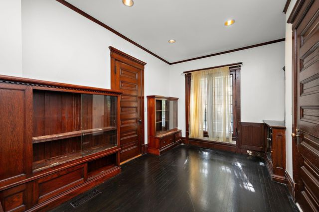 425 Oak Grove Street, Minneapolis, MN 55403