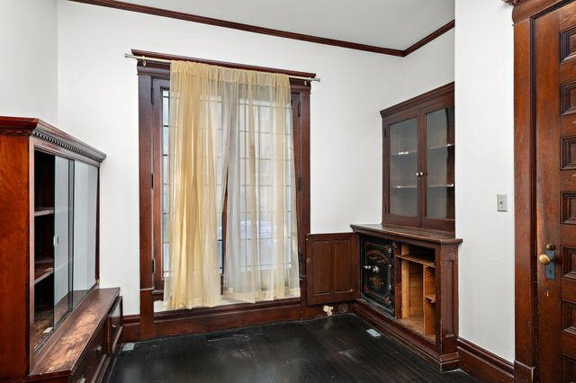 425 Oak Grove Street, Minneapolis, MN 55403