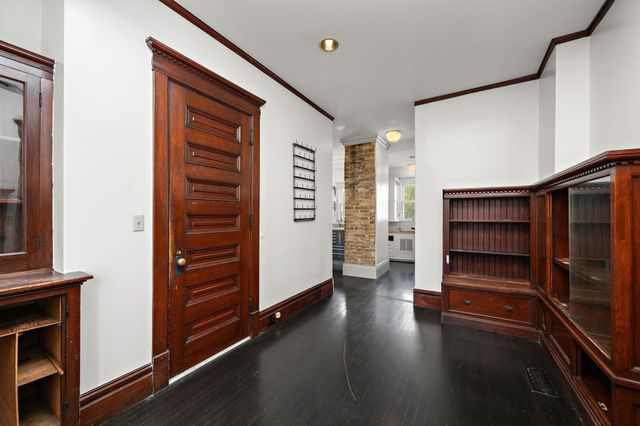 425 Oak Grove Street, Minneapolis, MN 55403