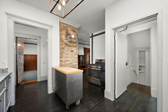 425 Oak Grove Street, Minneapolis, MN 55403