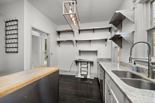 425 Oak Grove Street, Minneapolis, MN 55403