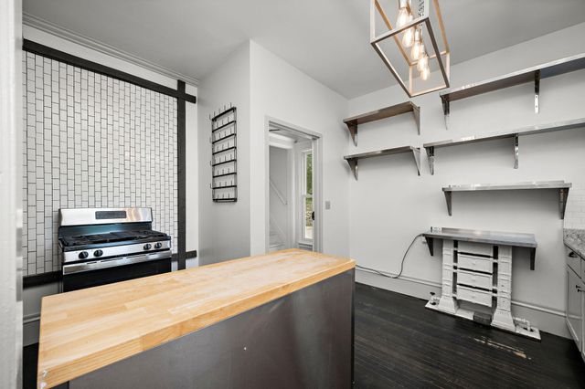 425 Oak Grove Street, Minneapolis, MN 55403