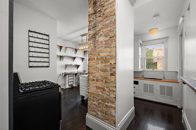 425 Oak Grove Street, Minneapolis, MN 55403