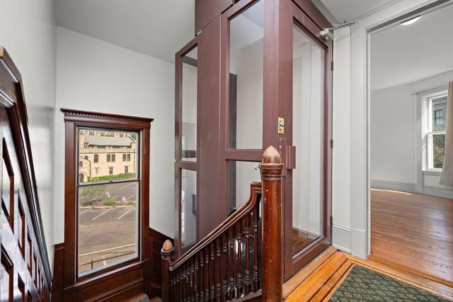 425 Oak Grove Street, Minneapolis, MN 55403