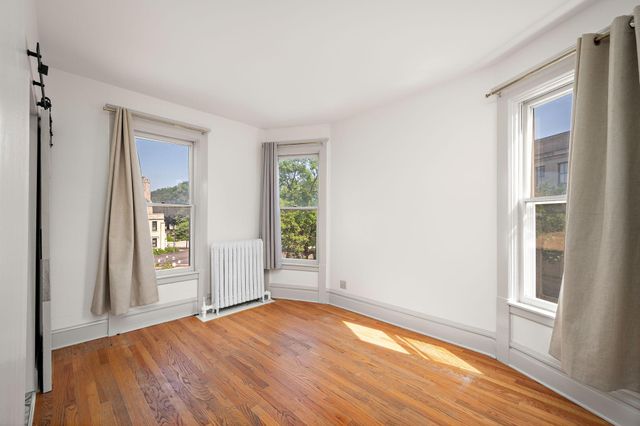 425 Oak Grove Street, Minneapolis, MN 55403