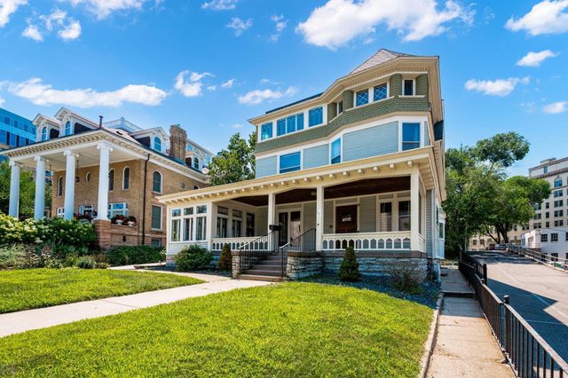 425 Oak Grove Street, Minneapolis, MN 55403