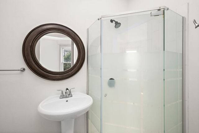 425 Oak Grove Street, Minneapolis, MN 55403