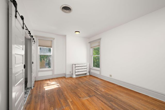 425 Oak Grove Street, Minneapolis, MN 55403