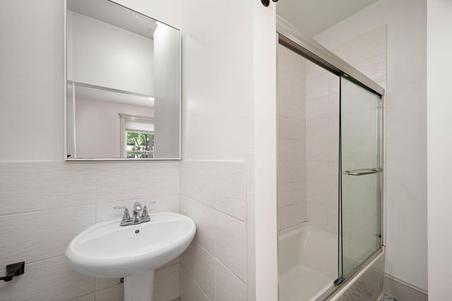 425 Oak Grove Street, Minneapolis, MN 55403