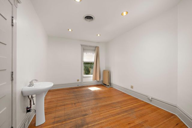 425 Oak Grove Street, Minneapolis, MN 55403