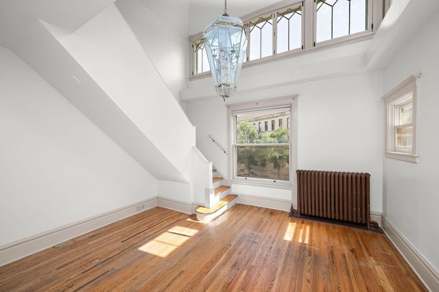 425 Oak Grove Street, Minneapolis, MN 55403