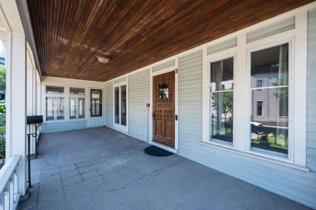 425 Oak Grove Street, Minneapolis, MN 55403