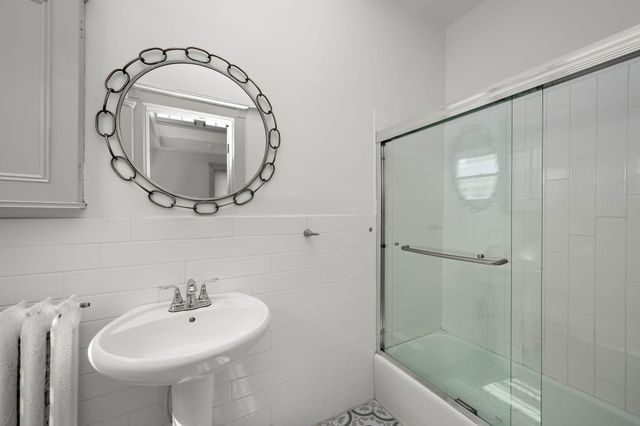 425 Oak Grove Street, Minneapolis, MN 55403