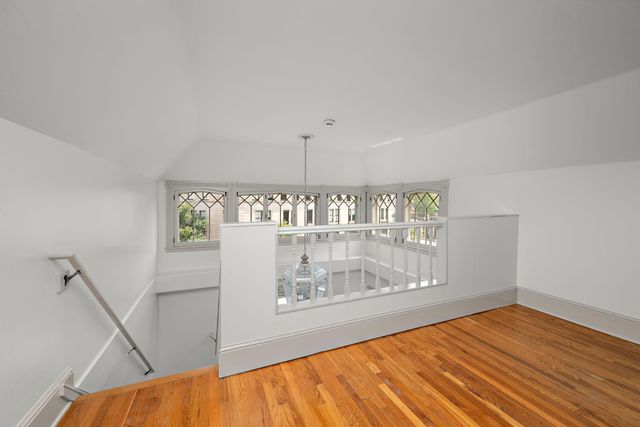 425 Oak Grove Street, Minneapolis, MN 55403