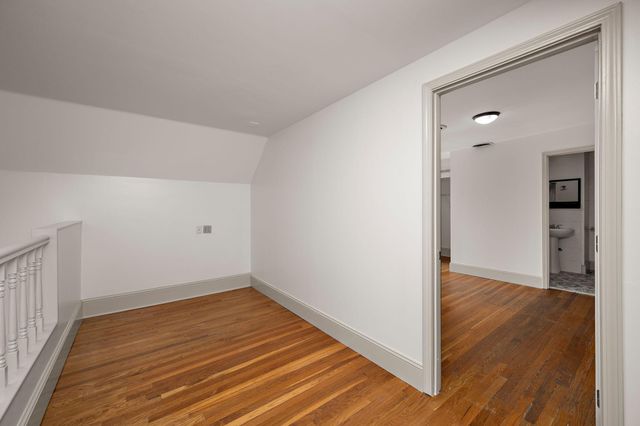 425 Oak Grove Street, Minneapolis, MN 55403