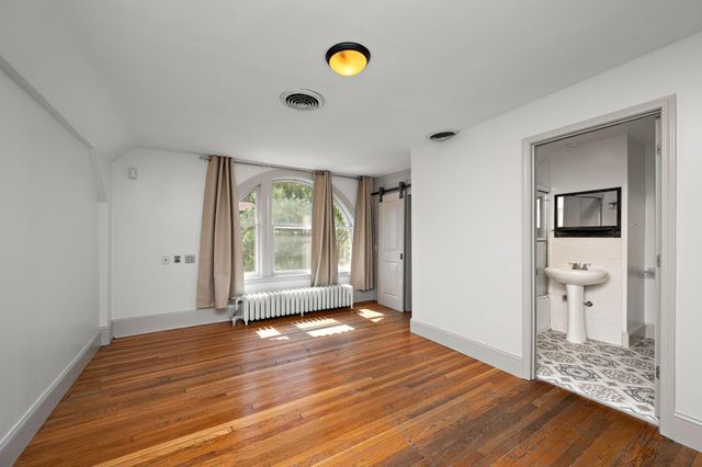 425 Oak Grove Street, Minneapolis, MN 55403