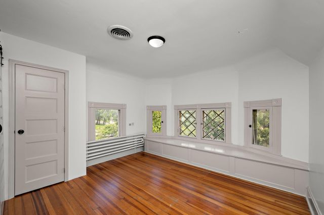 425 Oak Grove Street, Minneapolis, MN 55403