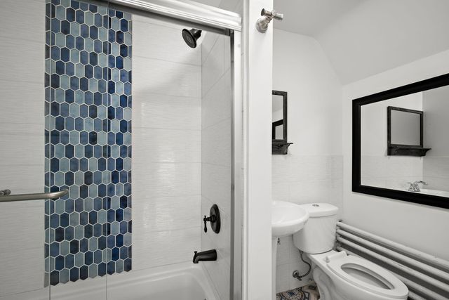 425 Oak Grove Street, Minneapolis, MN 55403