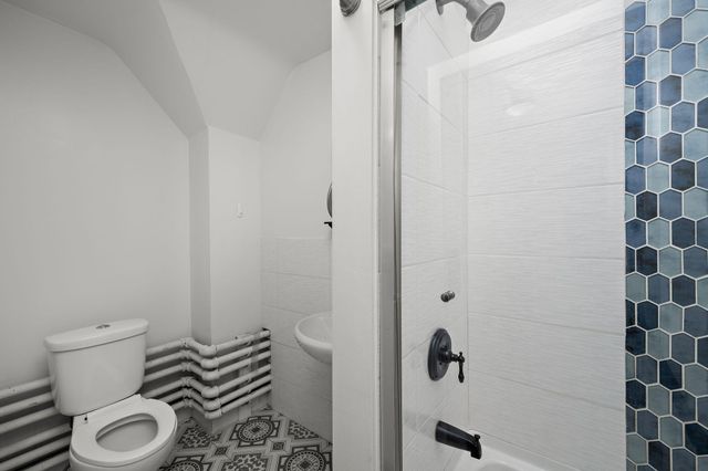 425 Oak Grove Street, Minneapolis, MN 55403