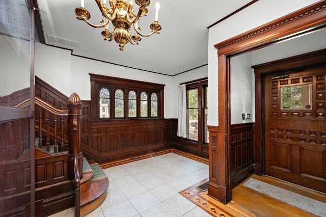 425 Oak Grove Street, Minneapolis, MN 55403