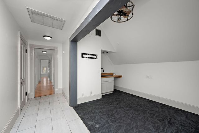 425 Oak Grove Street, Minneapolis, MN 55403