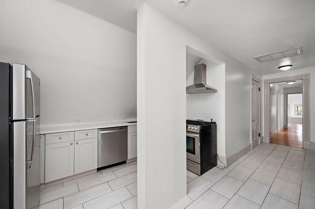 425 Oak Grove Street, Minneapolis, MN 55403