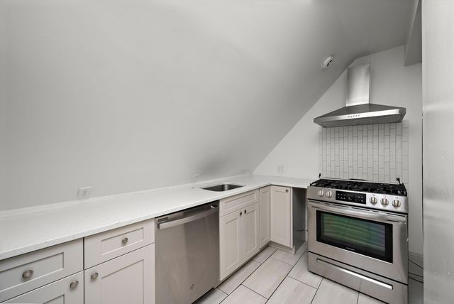 425 Oak Grove Street, Minneapolis, MN 55403