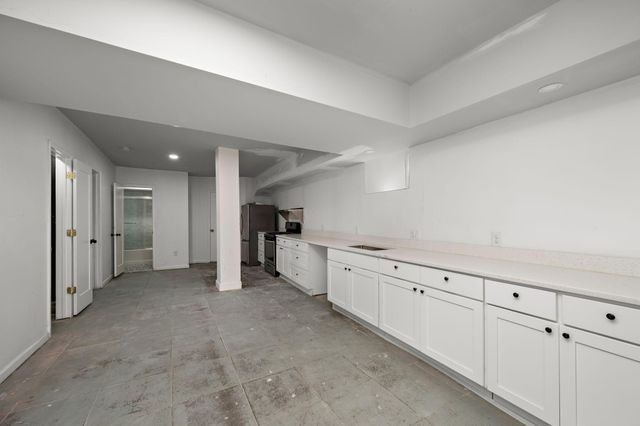 425 Oak Grove Street, Minneapolis, MN 55403