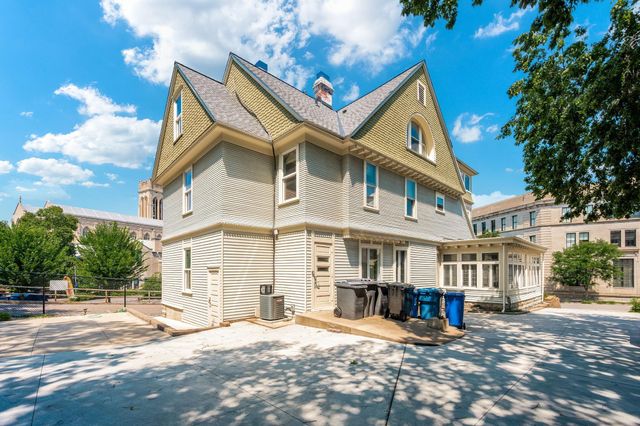 425 Oak Grove Street, Minneapolis, MN 55403