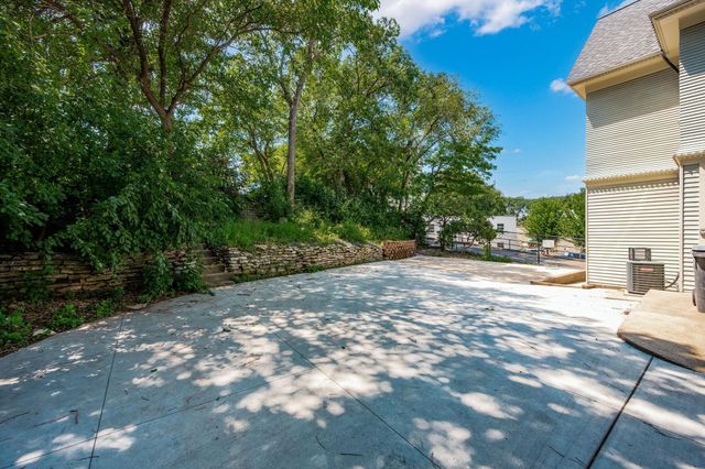 425 Oak Grove Street, Minneapolis, MN 55403