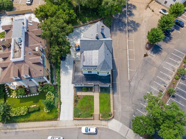 425 Oak Grove Street, Minneapolis, MN 55403