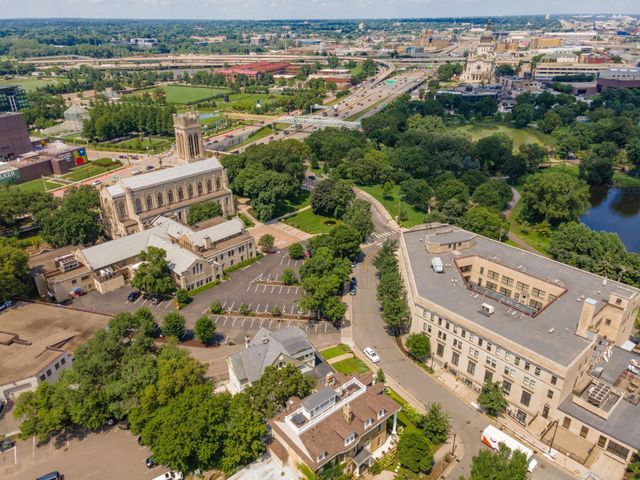 425 Oak Grove Street, Minneapolis, MN 55403