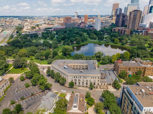 425 Oak Grove Street, Minneapolis, MN 55403