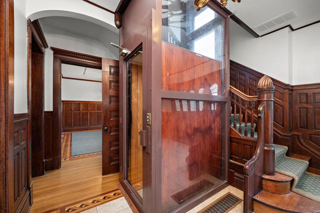 425 Oak Grove Street, Minneapolis, MN 55403