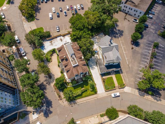 425 Oak Grove Street, Minneapolis, MN 55403