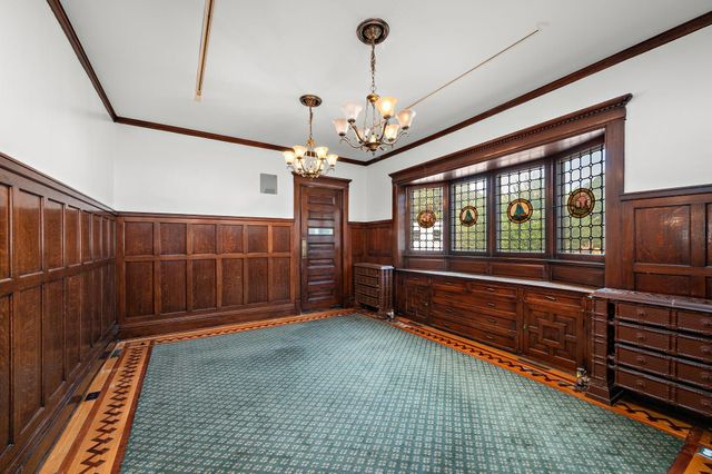 425 Oak Grove Street, Minneapolis, MN 55403