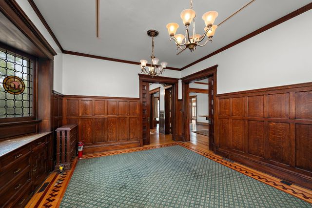 425 Oak Grove Street, Minneapolis, MN 55403