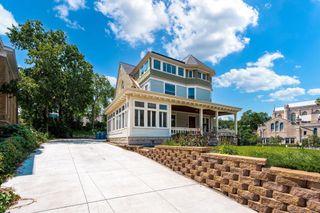 425 Oak Grove Street, Minneapolis, MN 55403