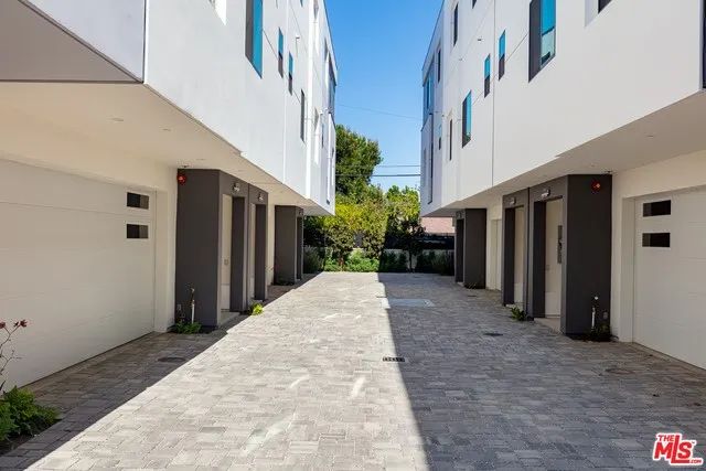 11554 Lemp Court, Studio City, CA 91602