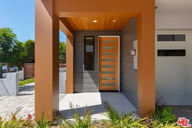 11554 Lemp Court, Studio City, CA 91602