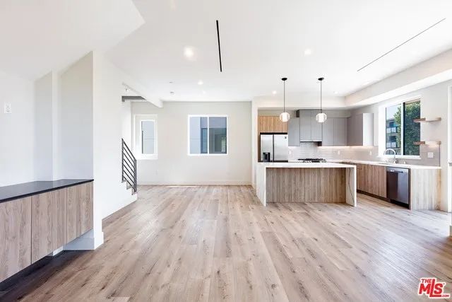 11554 Lemp Court, Studio City, CA 91602